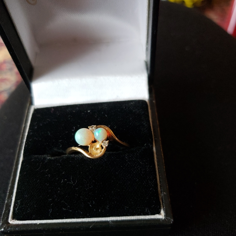 14k Opal Trilogy Ring with Diamond Chips size 7